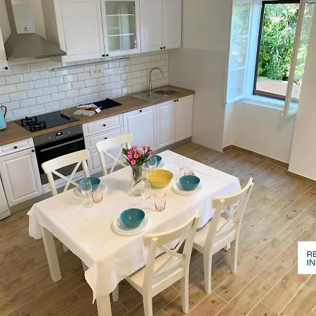 Holiday home Stone & Salt Getaway Simuni